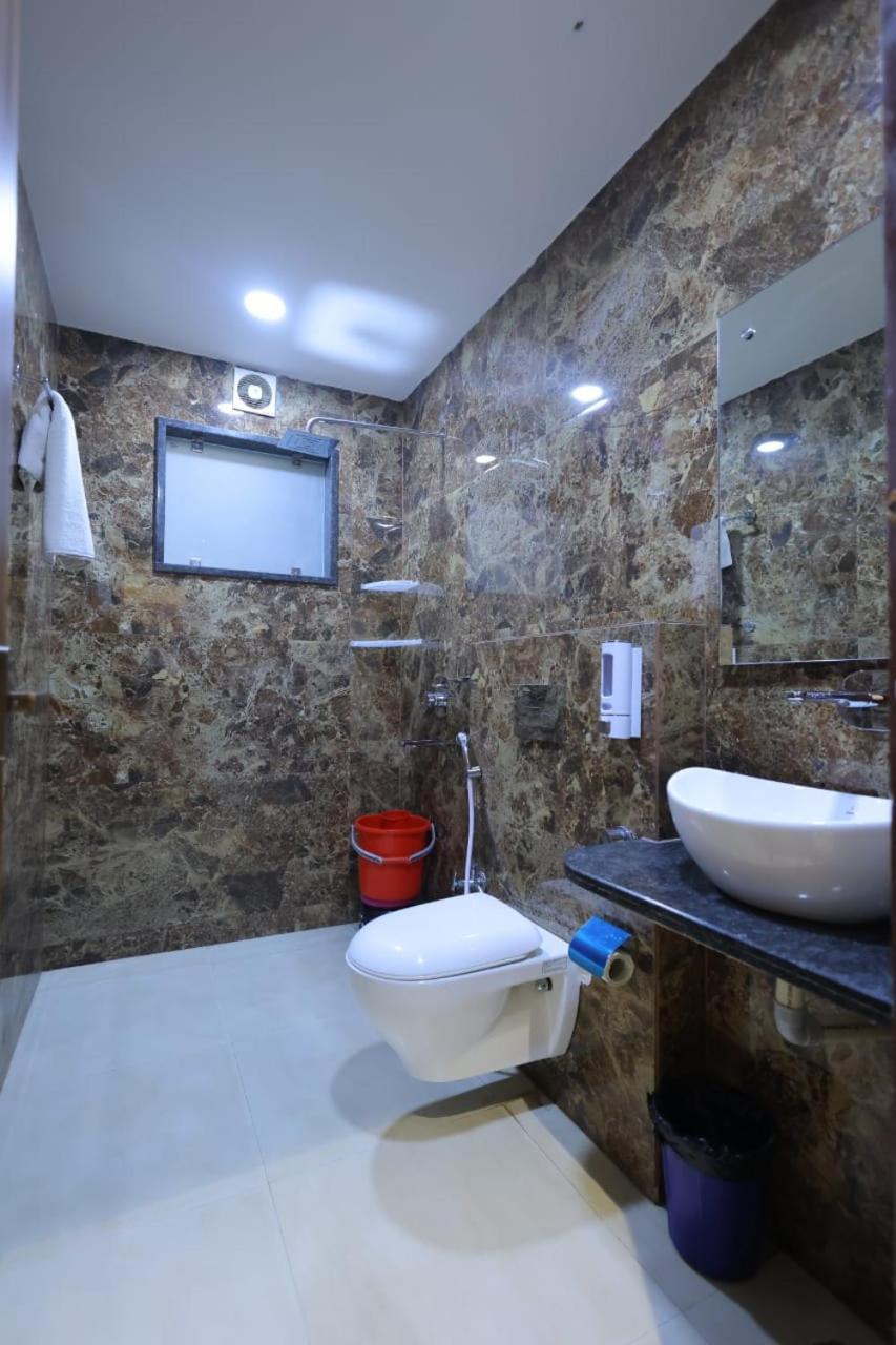 Hotel Golden Door Mathura Exterior foto