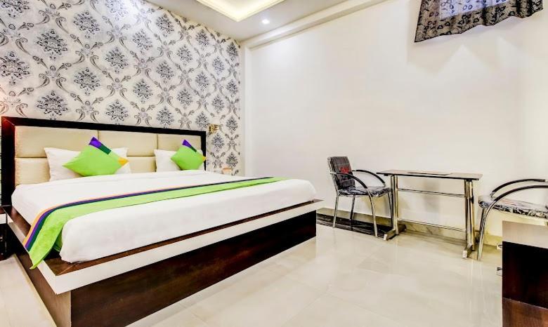Hotel Golden Door Mathura Exterior foto