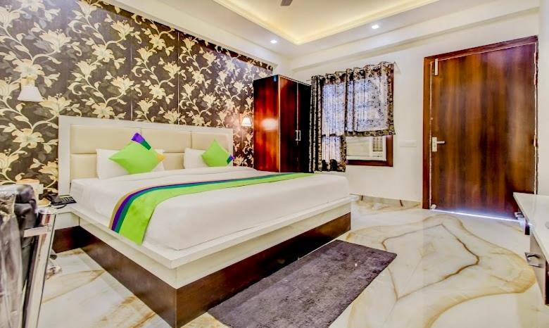 Hotel Golden Door Mathura Exterior foto