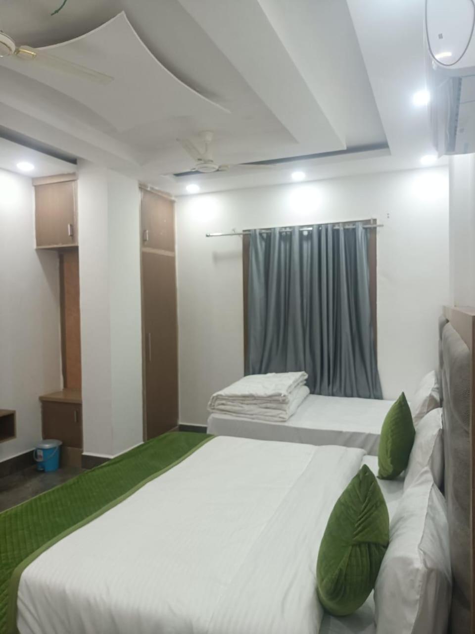 Hotel Golden Door Mathura Exterior foto