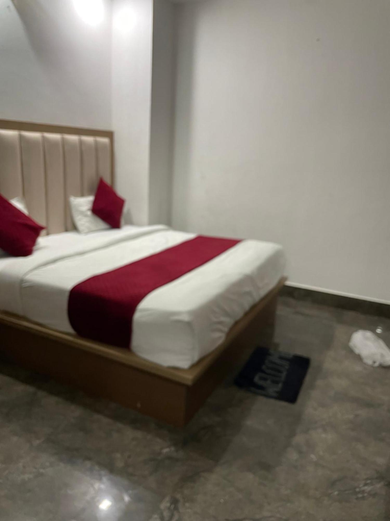 Hotel Golden Door Mathura Exterior foto